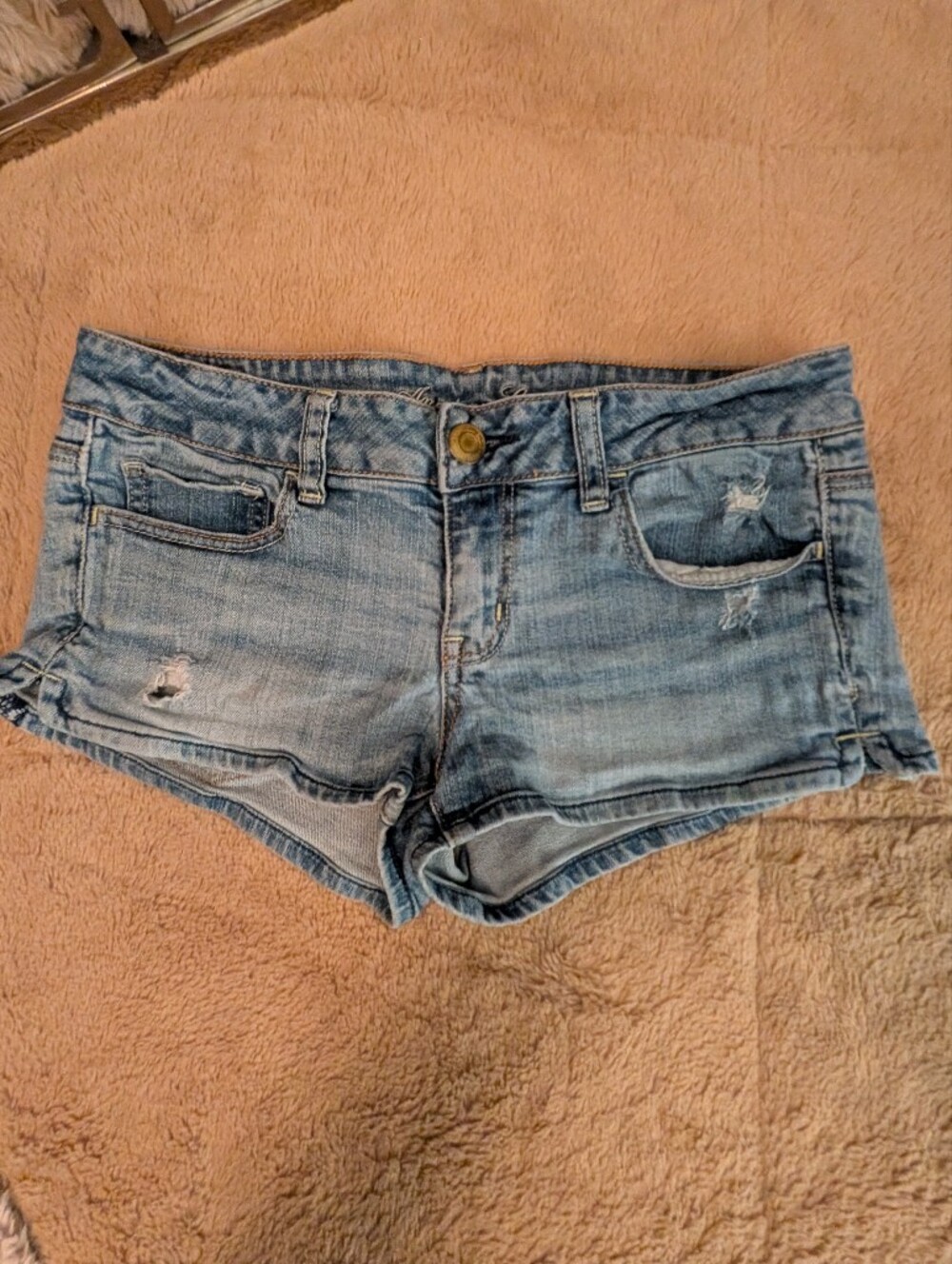 American Eagle Light Blue Denim Women's Short Shorts - Distressed